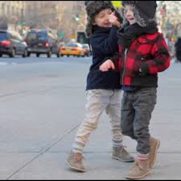 Boys Cole Haan Chukka Boots size 2 NWOT - Picture 2 of 8